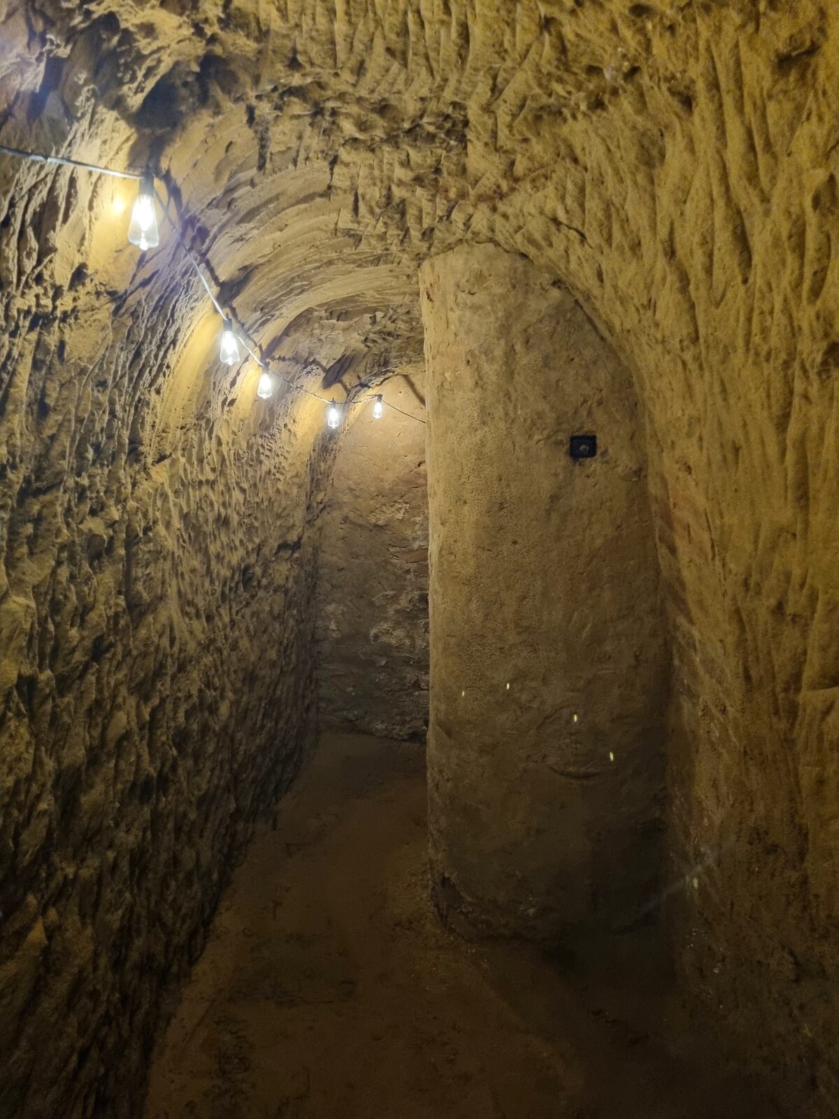Galleria voltata del bunker della Seconda Guerra Mondiale